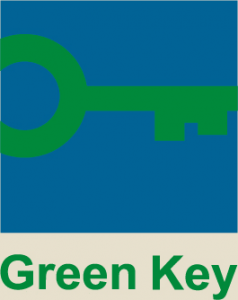 En grön nyckel mot en blå bakgrund.